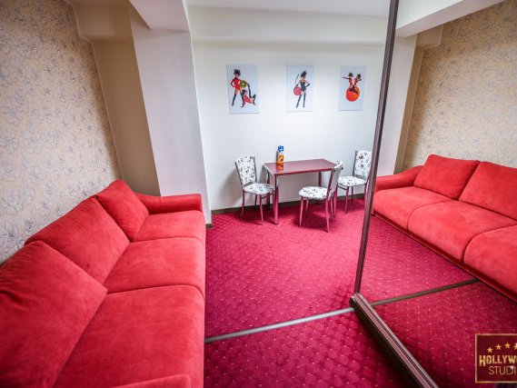 Hollywood Studio5