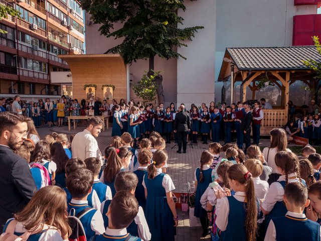 LICEUL TEORETIC SFINTII TREI IERARHI8