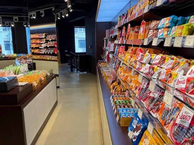 Roshen Retail1