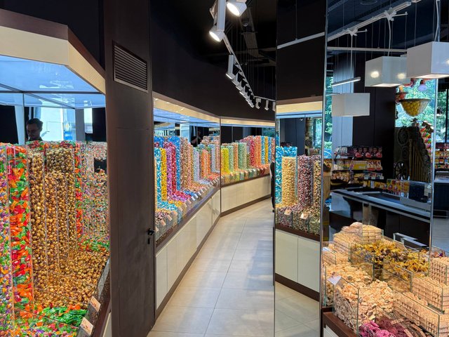 Roshen Retail3